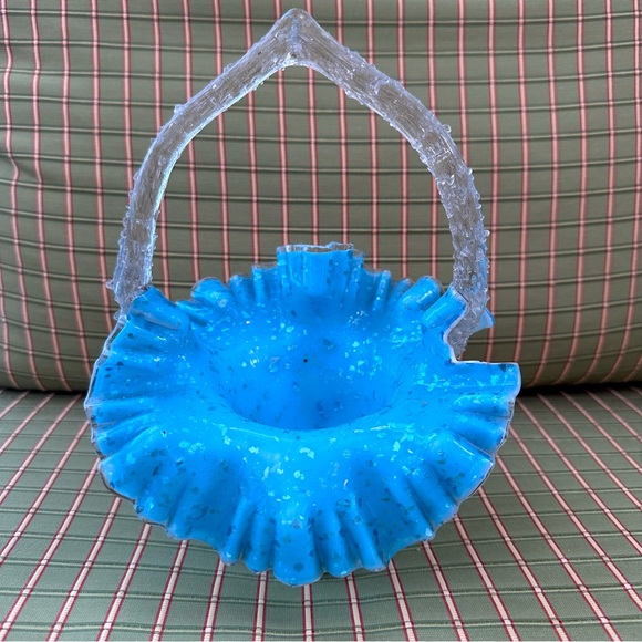 Art Glass basket with clear “drip” handle, crimped edge & beaded pink flowers. - Picture 10 of 12